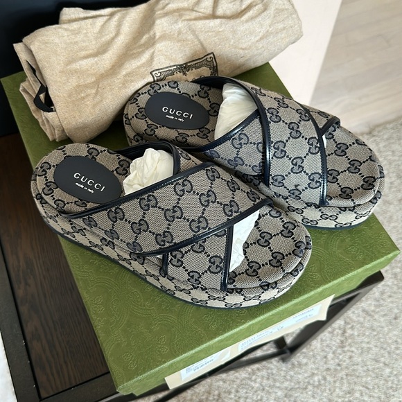 Gucci GG Platform Slide - Picture 4 of 9